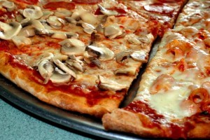 ZA PRSTE POLIZATI: Napravite domaću PIZZU