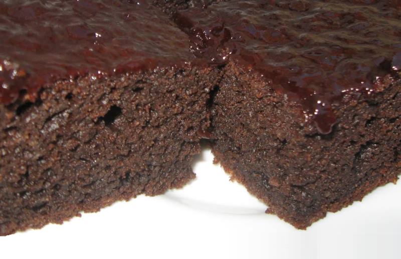 ČOKO-BANANA KOCKE: Fini kolač sa kiselkastim preljevom od višanja