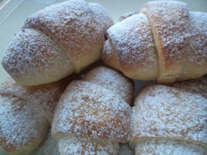 PEKARSKE KIFLICE SA PEKMEZOM: Ništa ne može da zamijeni miris slatkog peciva...