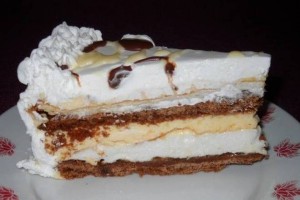 TORTA SAN: Privlačne forme, kremasta i veoma ukusna...