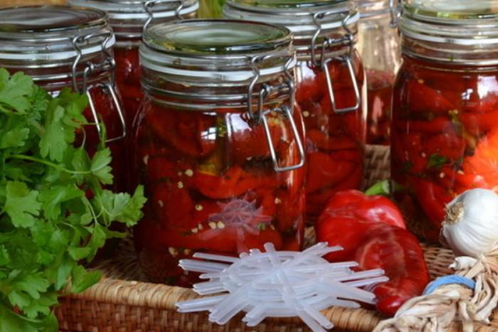 BAKIN RECEPT: Crvene paprike s bijelim lukom