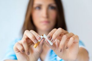 NEVJEROJATAN NARODNI TRIK ZA ODVIKAVANJE OD PUŠENJA: Treba vam slamčica i vruć čaj od...