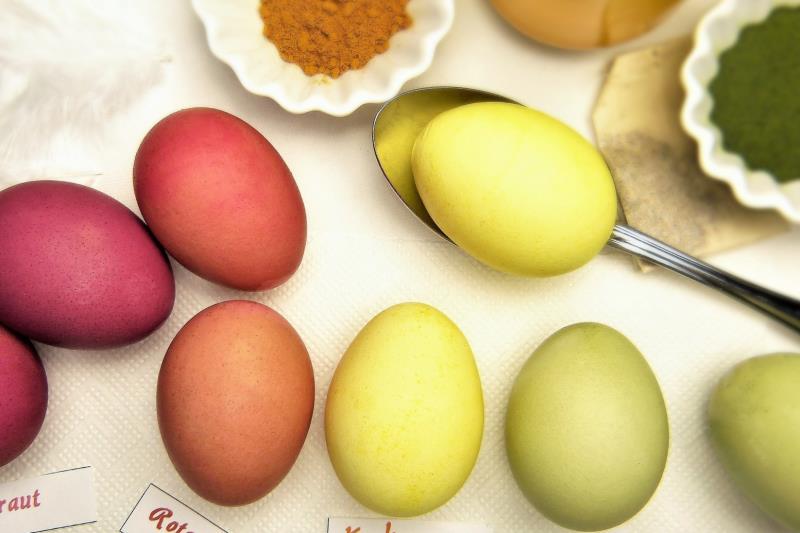 TRADICIJA: Bojanje jaja za Uskrs prirodnim bojama