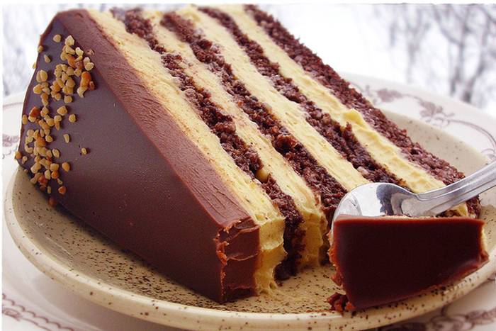 TORTA S LJEŠNJACIMA I KARAMELOM: Prekrasne forme, kremasta i veoma ukusna